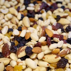 Mixed Nuts and Raisins 600g